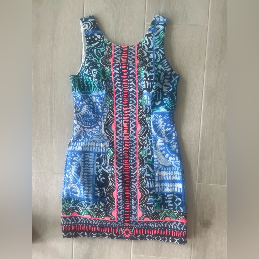 EUC Lilly Pulitzer Blue/White/Pink shift dress size 2.